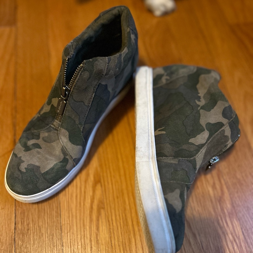 Blondo Glenda Waterproof Suede Green Camouflage Wedge Sneakers/ ankle boots